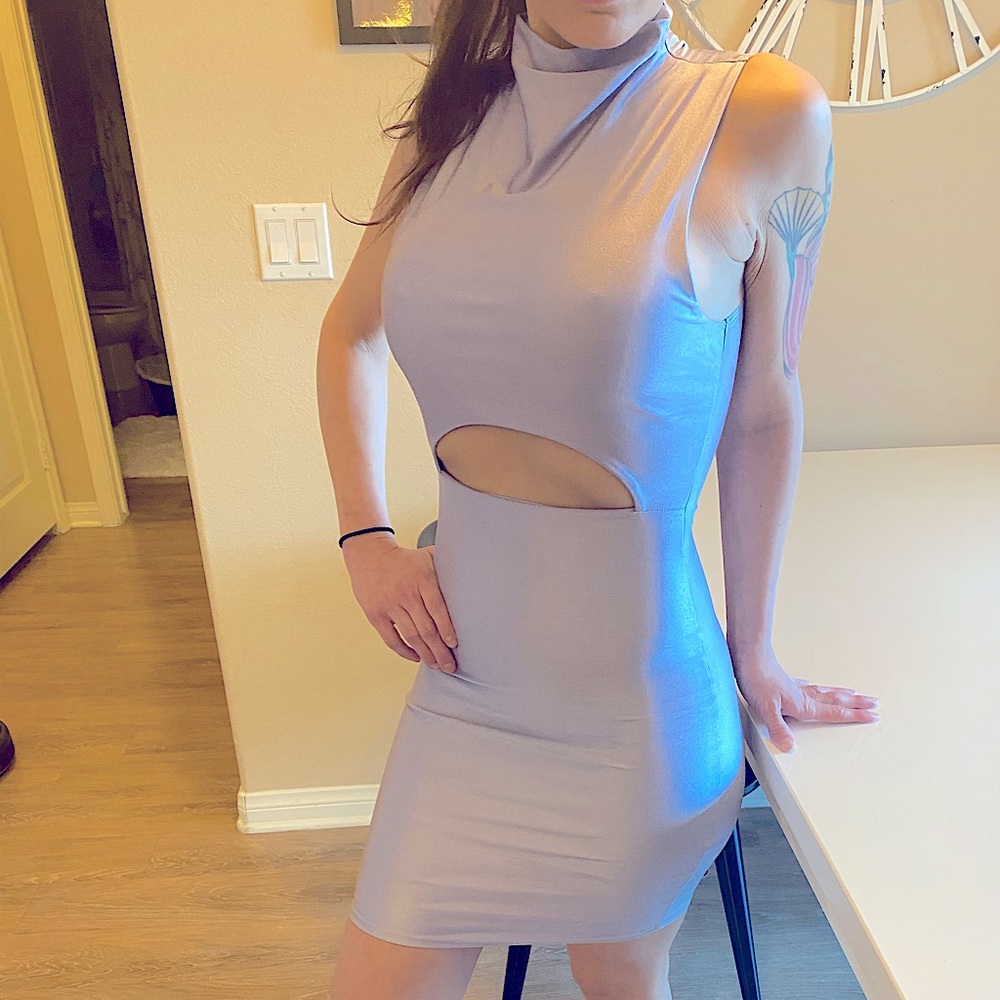 Dress - Picture 2 of 3